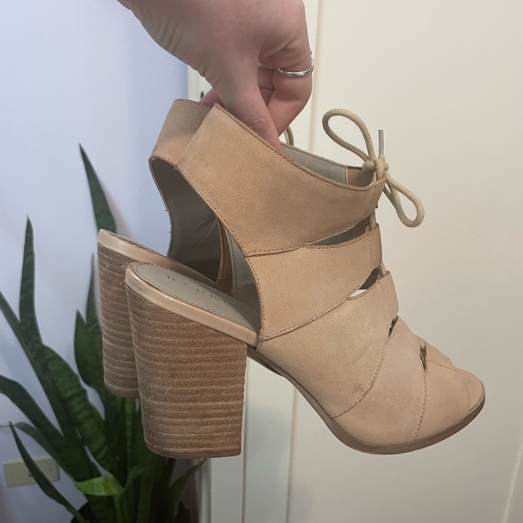 Hinge Lace Up Block Heels - Picture 5 of 5